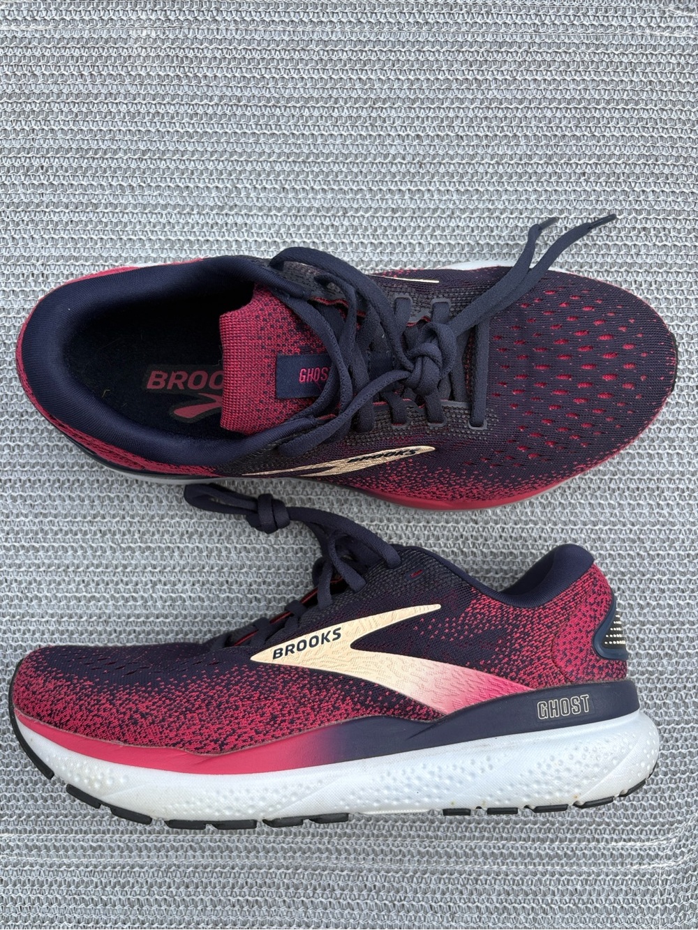 LIKE NEW! Brooks Ghost 16 Running Shoes — Pink and Navy